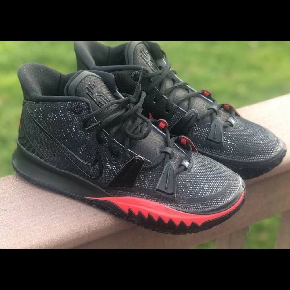 I am selling Nike kyree universal red and black